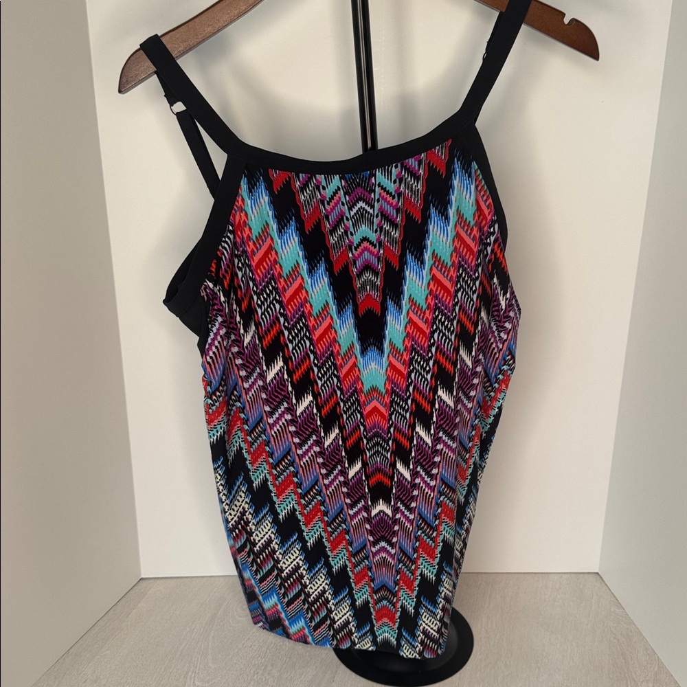 Multicolor Zigzag Pattern Women's Swim Top